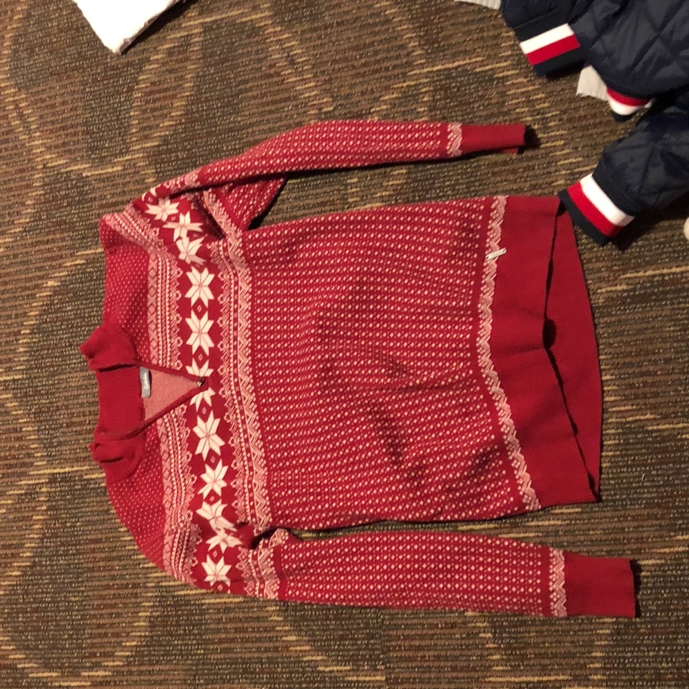 Cabellas sweater